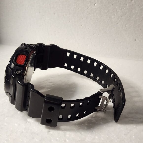 Casio G Shock black and red GA 100 - Picture 8 of 10